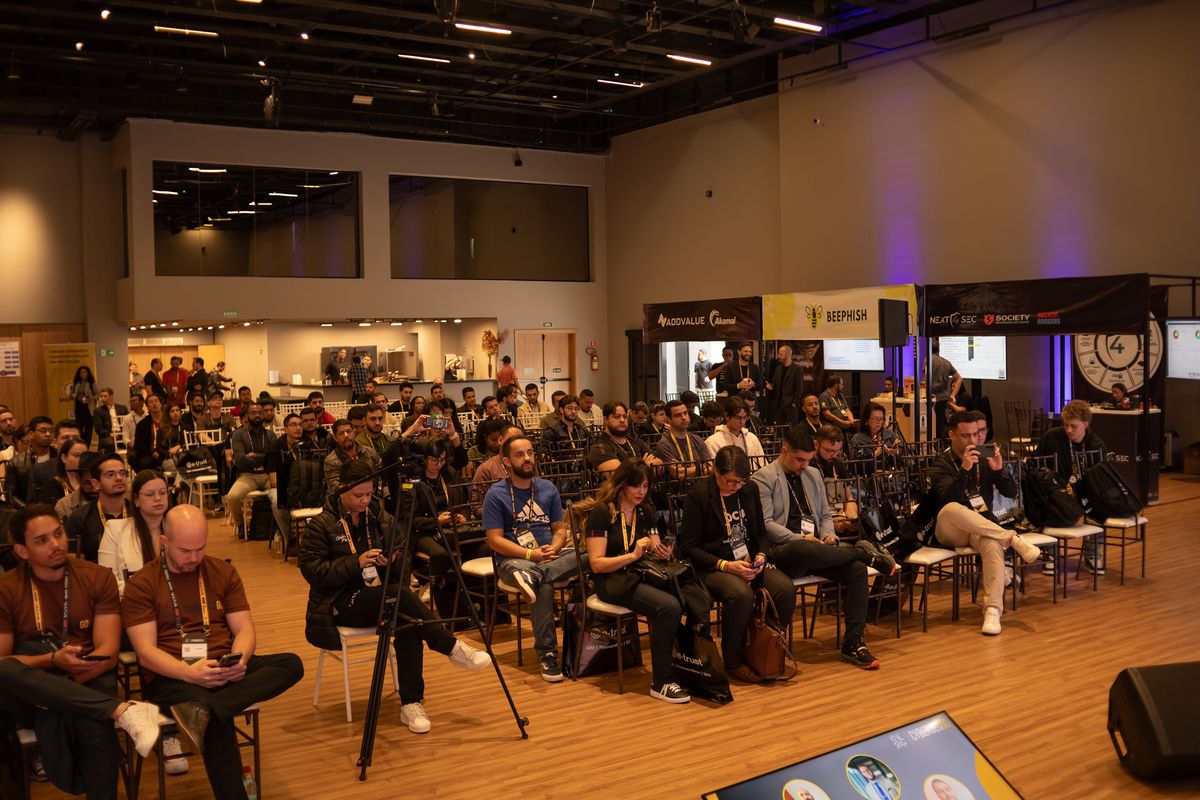 Palestra no palco principal do CybersecGO